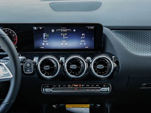 New 2026 Mercedes-Benz GLA 250 image 11