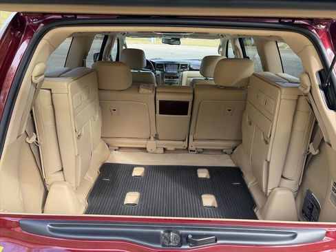 Used 2011 Lexus LX 570 4WD w/ Luxury Pkg image 18