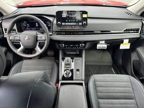 Used 2025 Mitsubishi Outlander SE AWD/4WD image 32