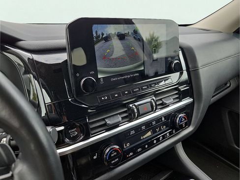 Used 2025 Nissan Pathfinder SL FWD image 18