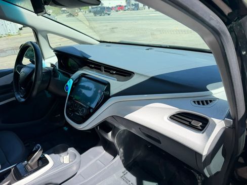 Used 2019 Chevrolet Bolt Premier w/ Infotainment Package FWD image 17