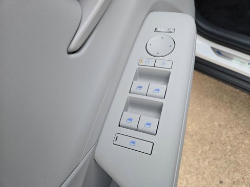New 2026 Hyundai Kona SE FWD image 19