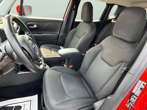 Used 2018 Jeep Renegade Altitude AWD/4WD image 13