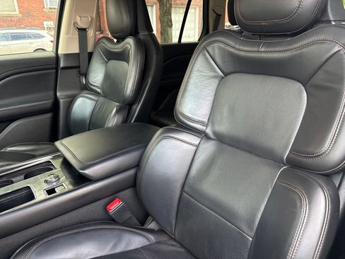 Used 2023 Lincoln Aviator Reserve w/ Equipment Group 201A AWD/4WD image 6