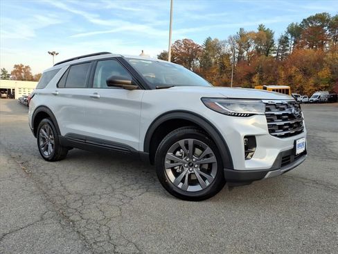 New 2026 Ford Explorer Active w/ Active Comfort Package image 3