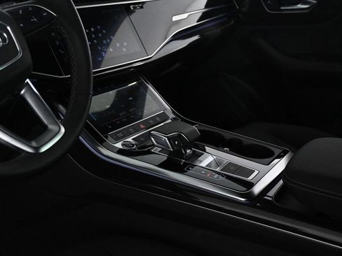 Used 2025 Audi Q8 Premium w/ Convenience Package AWD/4WD image 20