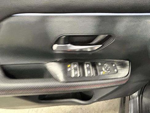 Used 2025 Nissan Kicks SR AWD/4WD image 13
