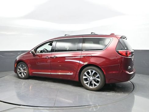 Used 2017 Chrysler Pacifica Limited FWD image 8