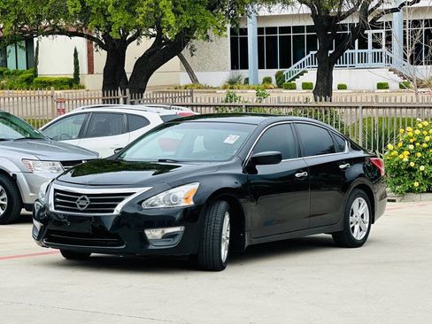 Used 2013 Nissan Altima 2.5 SV image 3