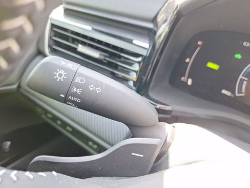 Used 2025 Toyota Camry SE image 23