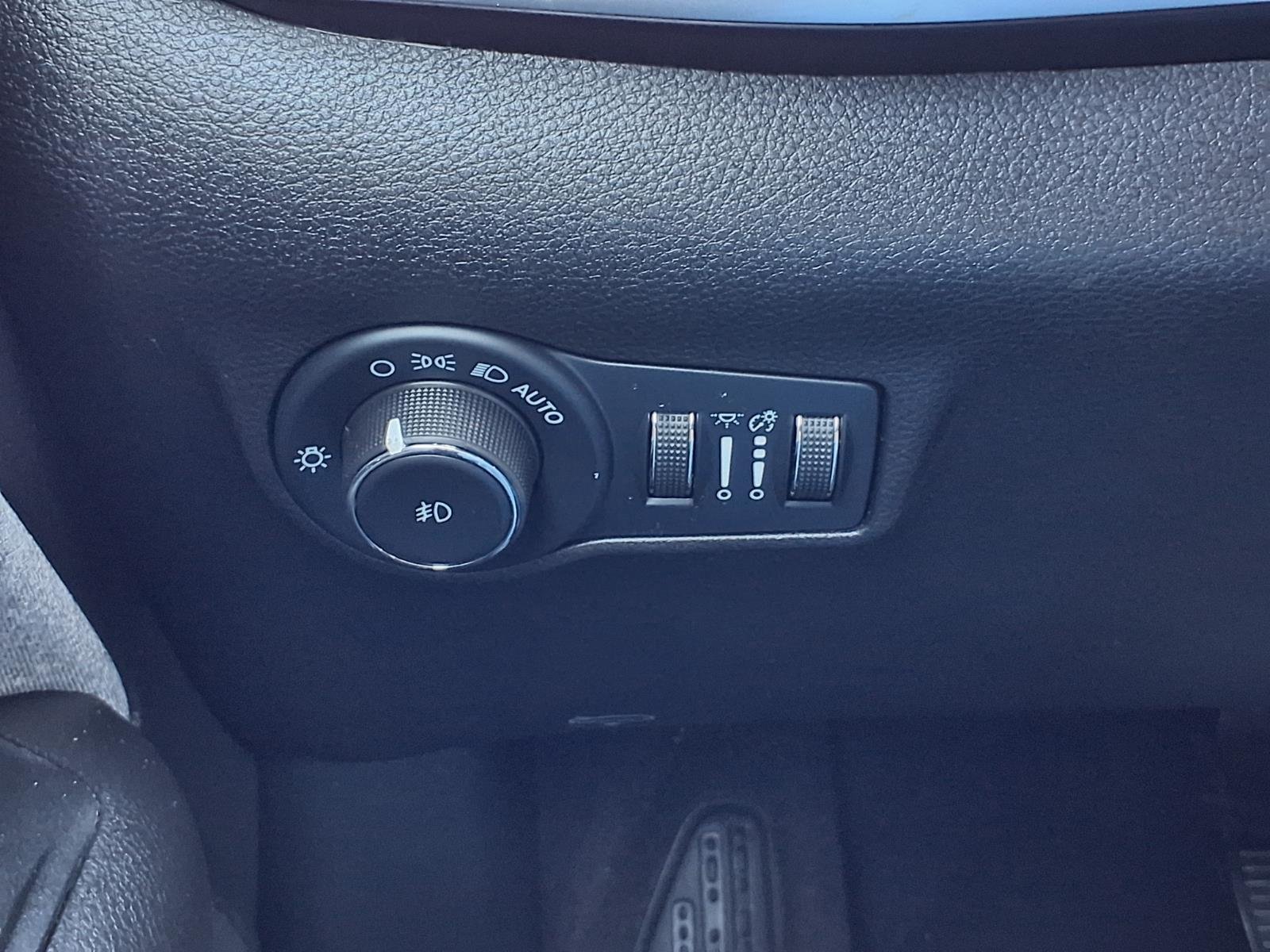Certified 2023 Jeep Compass Latitude AWD/4WD image 17