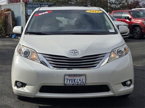 Used 2017 Toyota Sienna XLE image 2