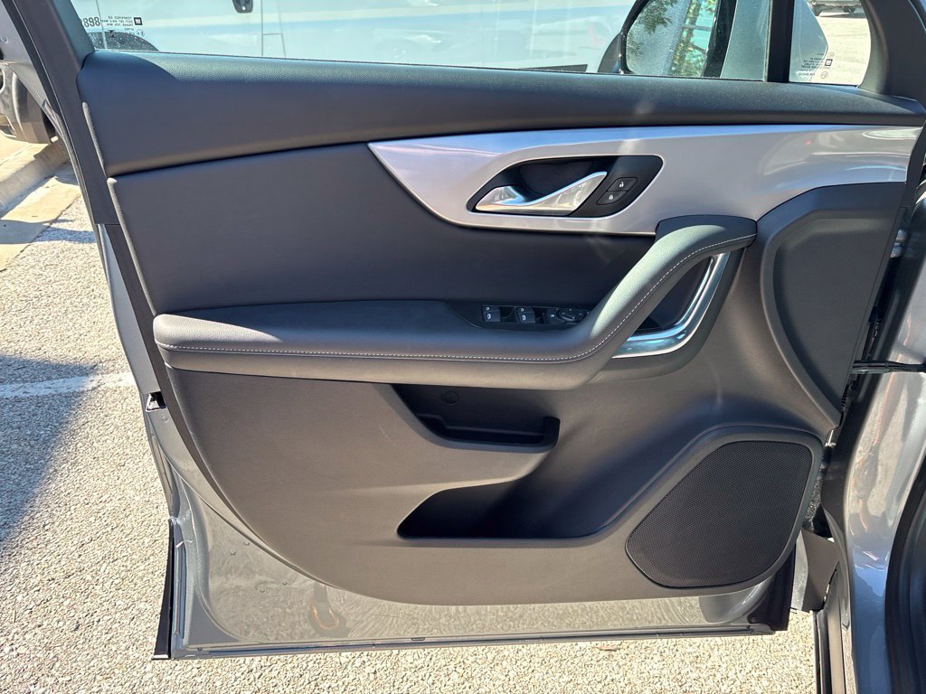 Used 2025 Chevrolet Blazer LT FWD image 32