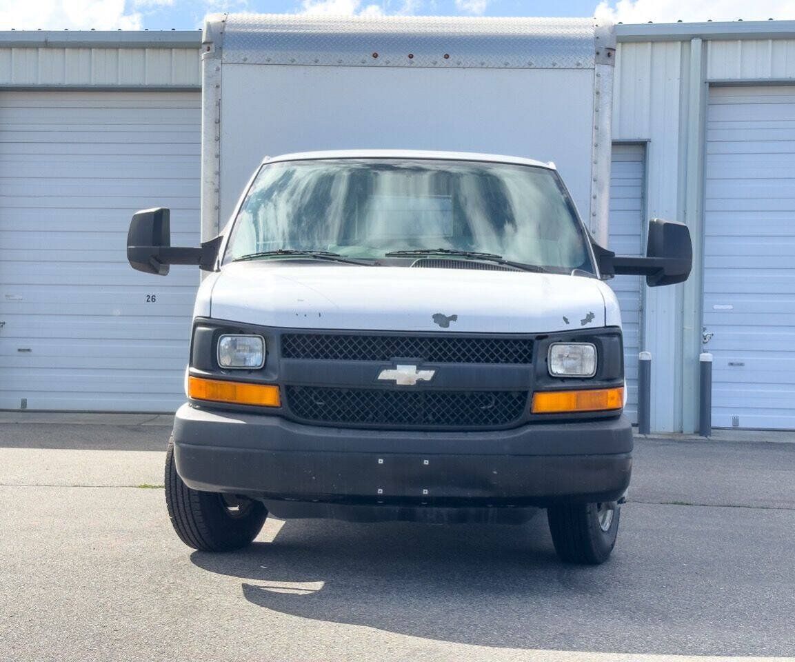 Used 2011 Chevrolet Express 3500 Extended RWD image 3