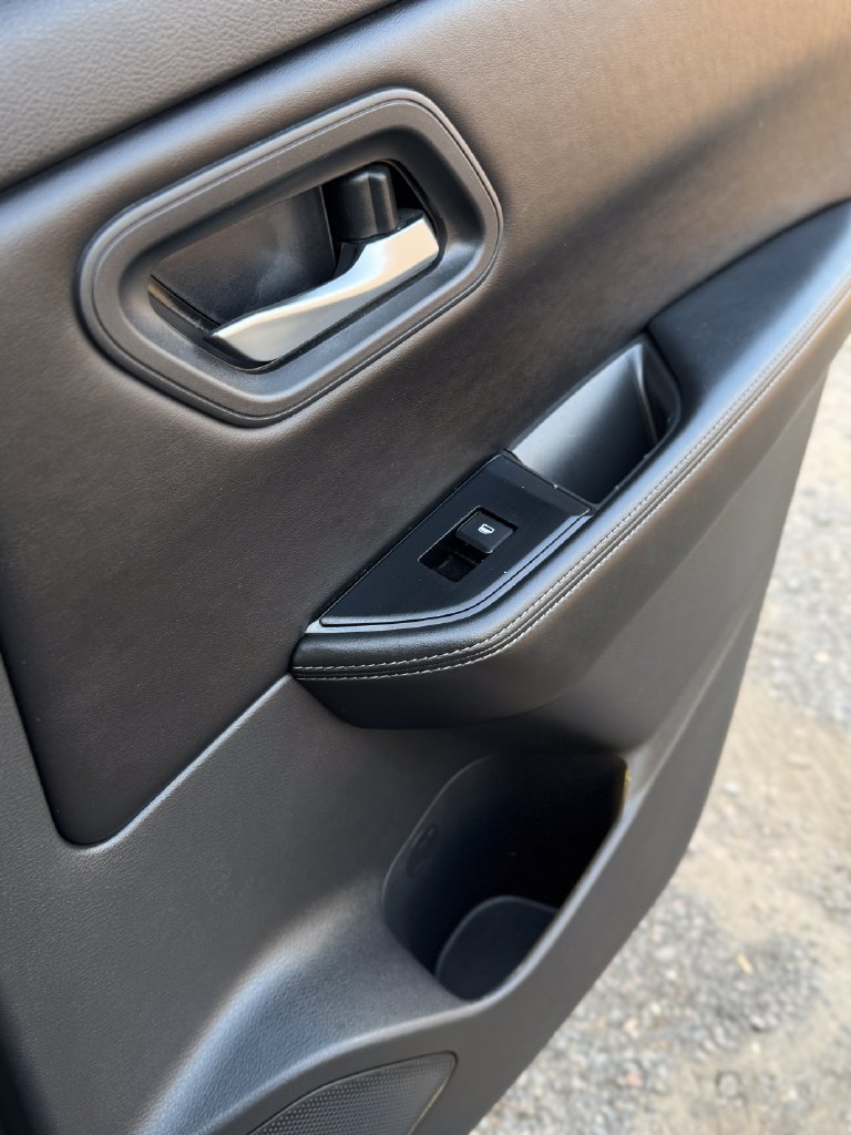 Used 2025 Nissan Rogue SV FWD image 38