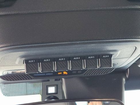 New 2025 Ford Bronco Badlands image 9