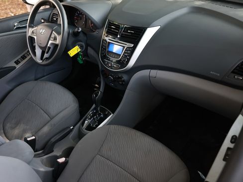 Used 2013 Hyundai Accent GLS w/ Premium Pkg FWD image 22