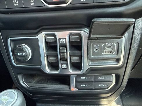 Used 2020 Jeep Wrangler Unlimited Sahara AWD/4WD image 31