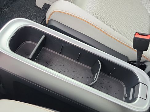 Used 2025 Volkswagen ID. Buzz 1st Edition image 34