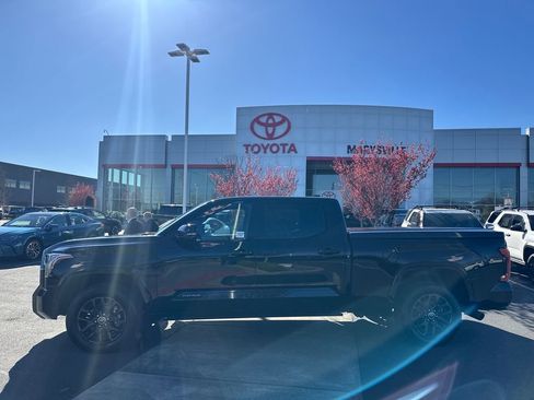Used 2023 Toyota Tundra Platinum image 2