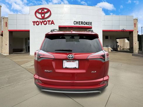 Used 2017 Toyota RAV4 XLE FWD image 6