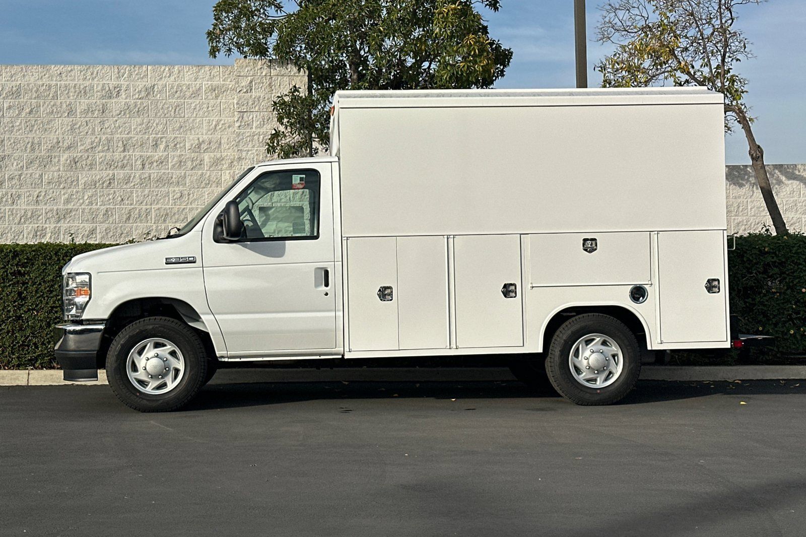 New 2026 Ford E-350 and Econoline 350 Super Duty w/ Power Equipment Group RWD image 7