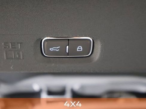 Used 2025 Ford Expedition Active AWD/4WD image 15