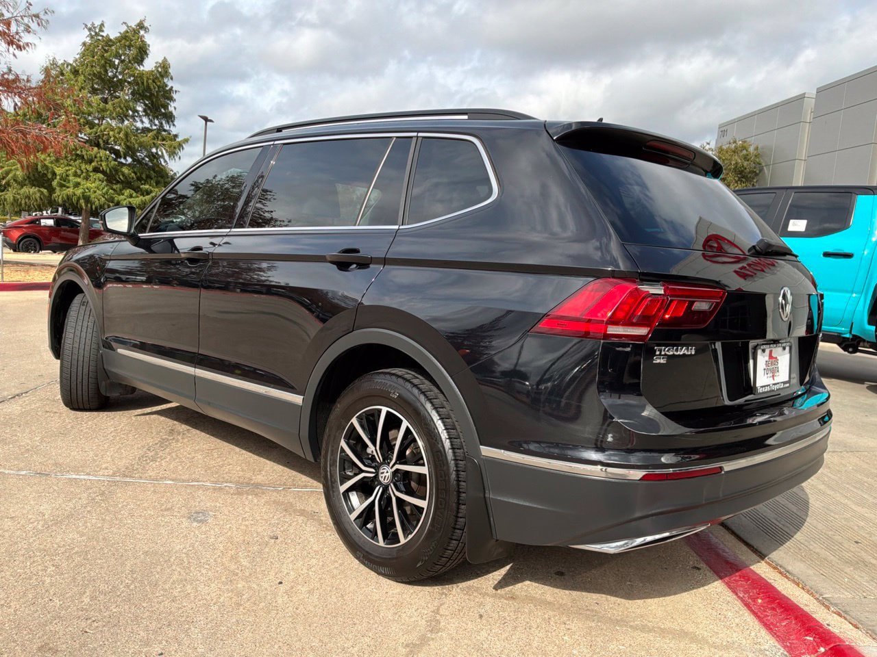 Used 2021 Volkswagen Tiguan SE FWD image 8