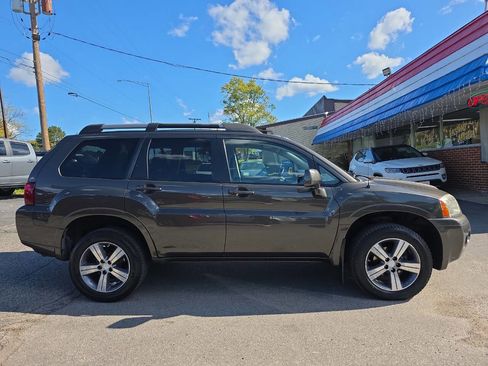 Used 2010 Mitsubishi Endeavor SE image 7