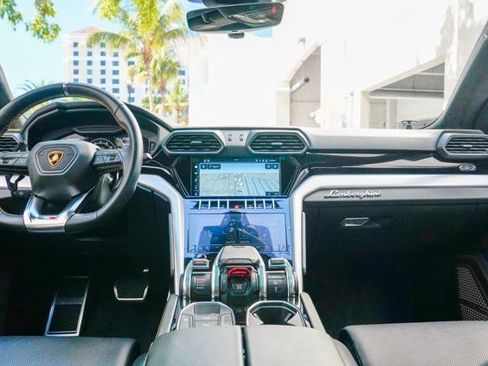 Used 2022 Lamborghini Urus image 72
