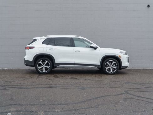 Used 2025 Volkswagen Tiguan SE w/ Panoramic Sunroof Package image 8