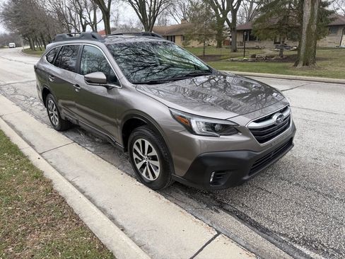 Used 2022 Subaru Outback Premium image 7