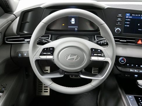 Used 2025 Hyundai Elantra Sport FWD image 13