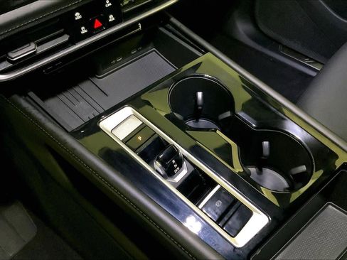 Used 2025 Volkswagen Atlas Cross Sport SE image 17