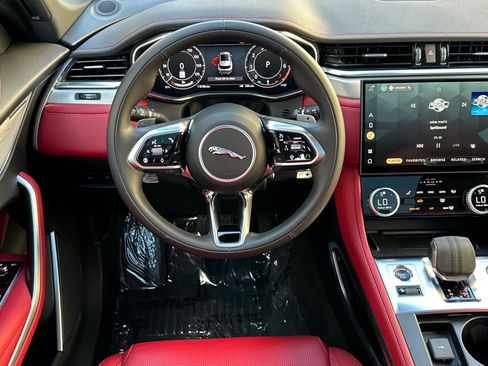 Used 2025 Jaguar F-PACE R-Dynamic S image 15