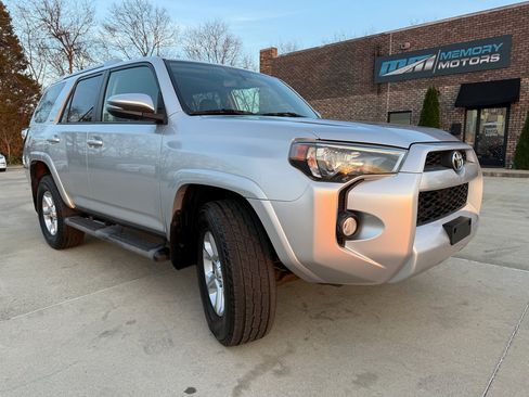 Used 2018 Toyota 4Runner SR5 image 3