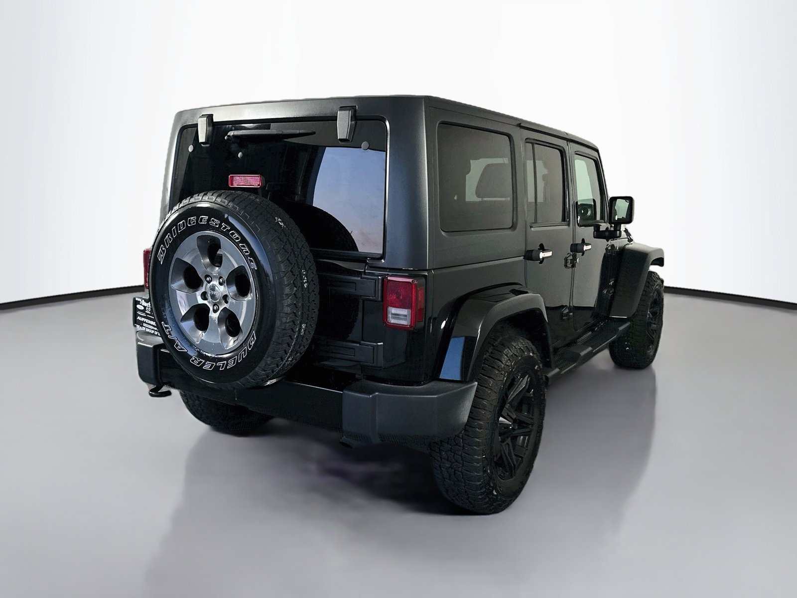 Used 2017 Jeep Wrangler Unlimited Sahara AWD/4WD image 7