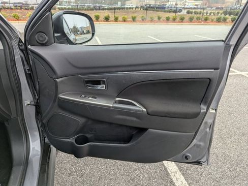 Used 2018 Mitsubishi Outlander Sport ES image 25