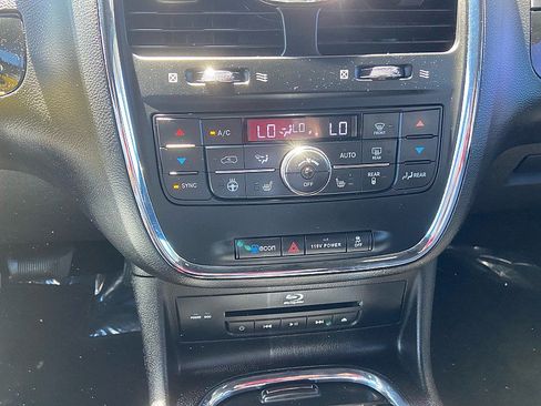 Used 2015 Chrysler Town & Country S w/ Driver Convenience Group FWD image 15