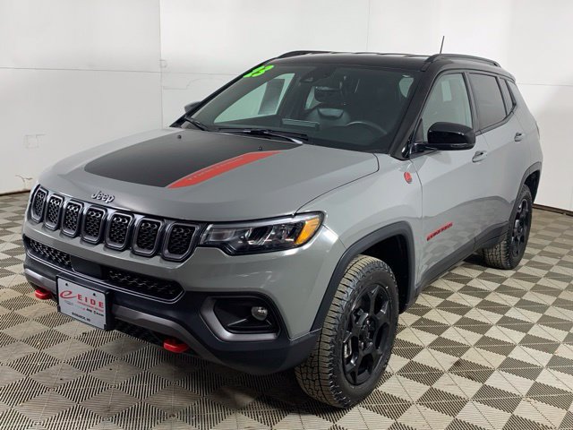 Used 2023 Jeep Compass Trailhawk w/ Trailhawk Convenience Group AWD/4WD image 9