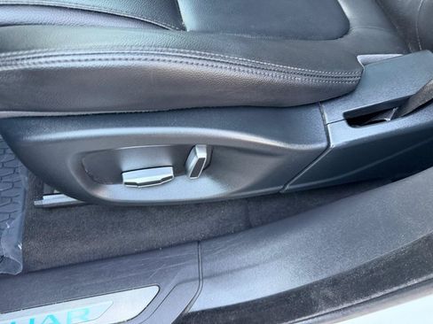 Used 2019 Jaguar F-PACE Premium AWD/4WD image 34
