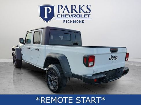 Used 2025 Jeep Gladiator Sport image 6