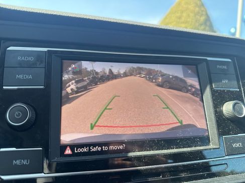 Used 2023 Volkswagen Jetta SE image 12