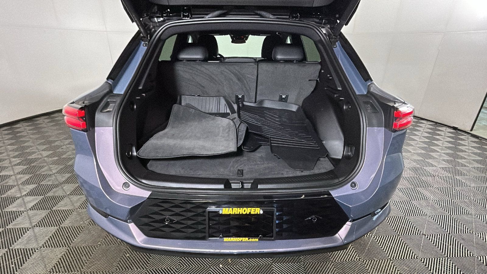 Used 2024 Chevrolet Equinox EV RS FWD image 33