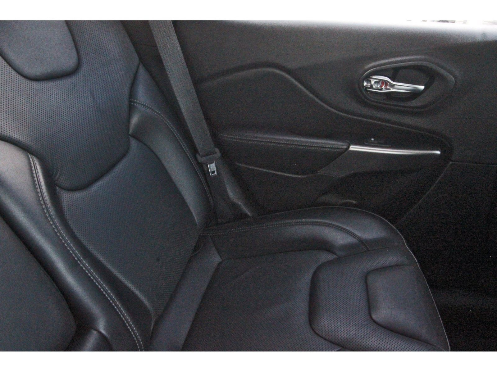 Used 2022 Jeep Cherokee Latitude Lux FWD image 16