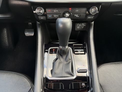 Used 2023 Jeep Compass Latitude w/ Sun and Sound Group AWD/4WD image 19
