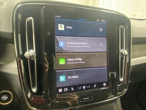 Used 2025 Volvo XC40 B5 Plus image 17