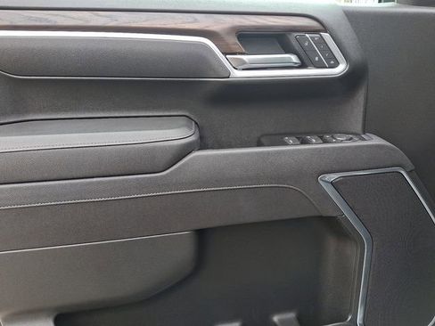Used 2025 GMC Sierra 1500 SLT image 11