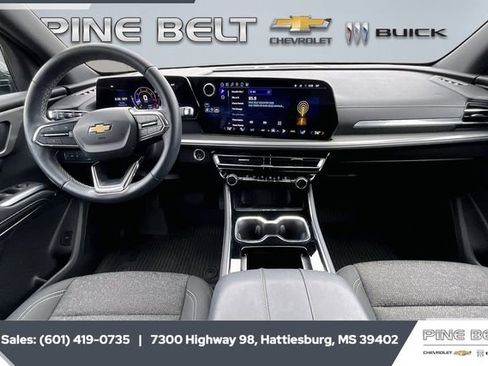 Used 2024 Chevrolet Traverse LT image 13