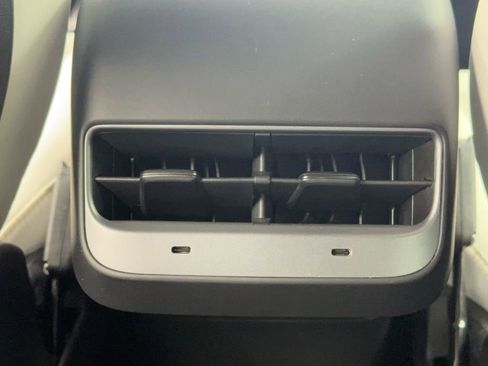 Used 2022 Tesla Model Y Performance image 36